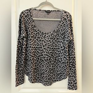 Lucky Brand Sz Small - Grey leopard print trendy shirt